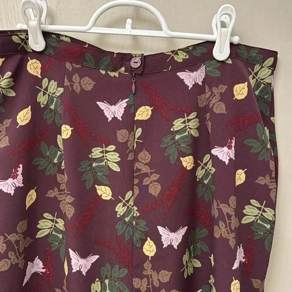 Seasonal Fall Skirt Eggplant Color Fall Pattern Leaves Autumn Cottage - Picture 3 of 8